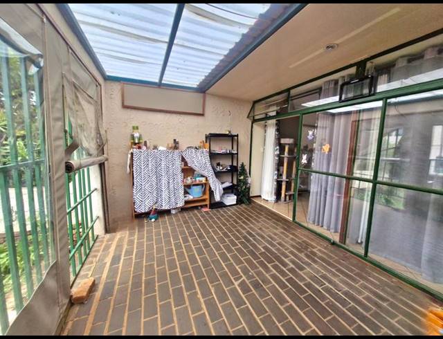 3 BEDROOM TOWNHOUSE FOR SALE IN SINOVILLE